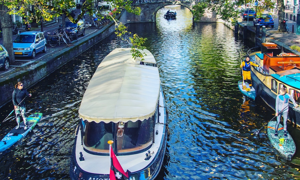 paddleboarding amsterdam canal traffic