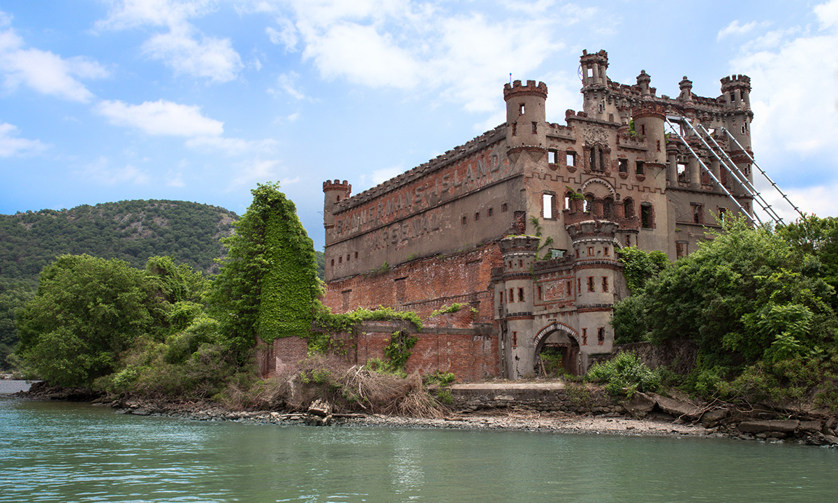 paddle boarding hudson highlands bannermans Castle