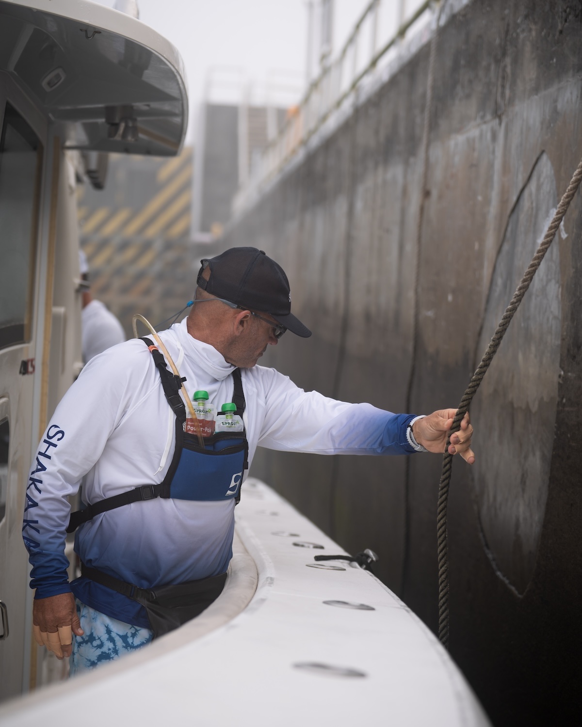 Packet holds rope in locks