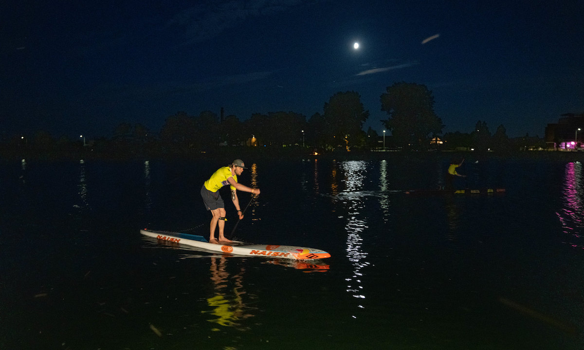RBMV Casper Steinfath paddling at night time with Copenhagen in the background Photo Jakob Gjerluff LOW