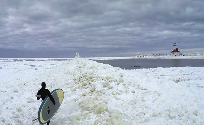 paddle-boarding-with-icebergs-lake-michigan