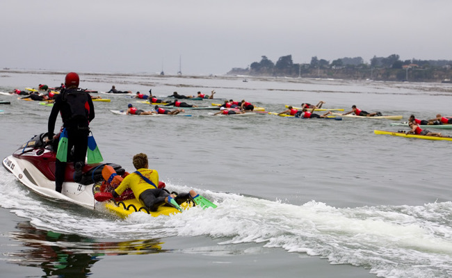 Paddlers_begin_the_race