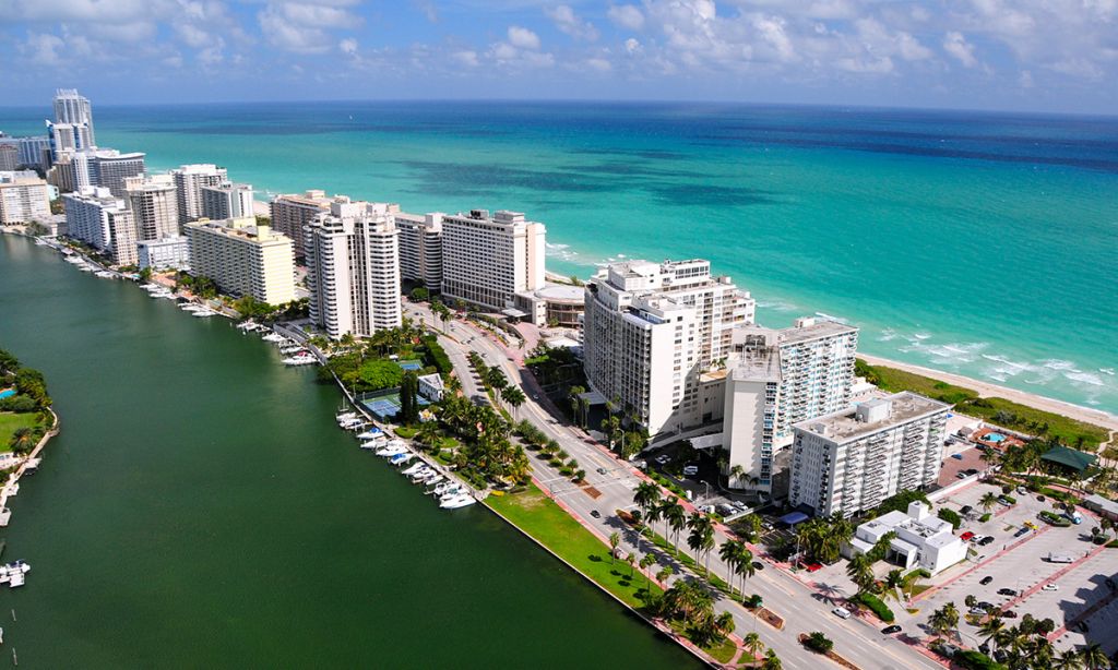 8 Stand Up Paddle Boarding Spots in South Beach Miami