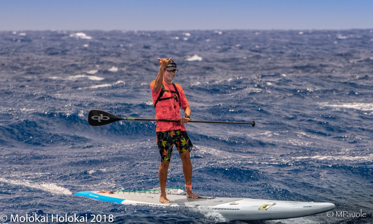 SIC's Livio Menelau throws one up during the 2018 Maui2Molokai Race. | Photo courtesy: Molokai Holokai Paddle Festival