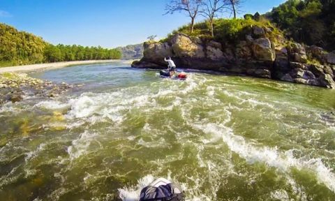 A view from a SUP expedition to Nepal. | Photo: Bart de Zwart