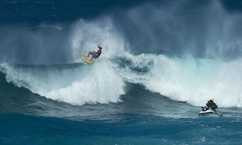 Ian Vaz getting critical yesterday at Sunset. | Photo: Brian Bielmann