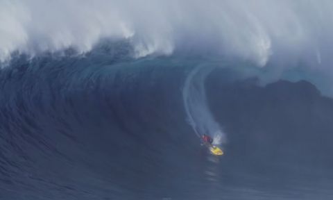 Kai Lenny Gets Monster Barrel At Jaws