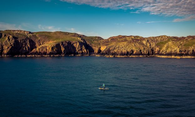 Sian Sykes paddling the coast of Wales. | Photo Courtesy: Eastwood Media 