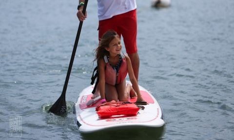 The event brought together volunteers, community supporters, SUP enthusiasts, and cystic fibrosis children and their families for a morning of fun, fitness and camaraderie for those passionate about fighting cystic fibrosis and its effects on children and families. | Photo: Rene Bones Photography