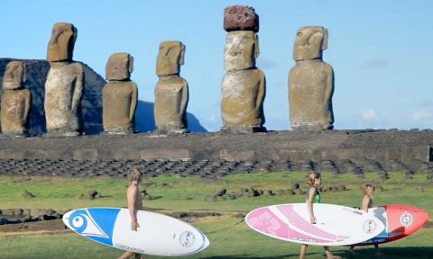 Carine Camboulives and Manu Bouvet travel to Rapa Nui.