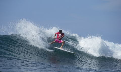 Surfing Oahu's North Shore With Mo Freitas