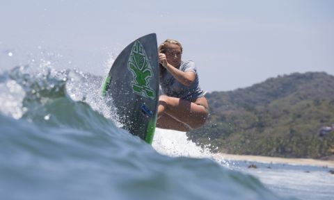 15 year-old Izzi Gomez took home the Gold Medal in Women's SUP Surfing at the 2015 ISA SUP Championships. | Photo: ISA/ Bielmann