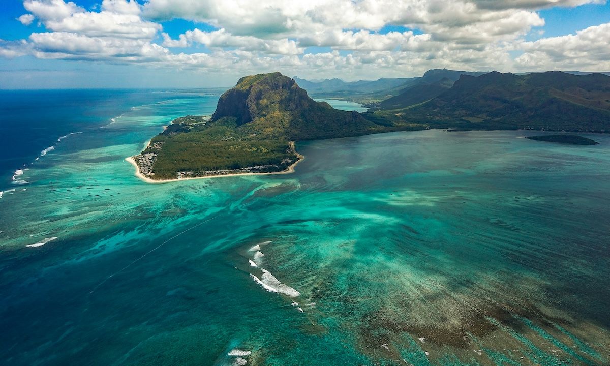 Mauritius Underwater Waterfall. | Photo: Xavier Coiffic